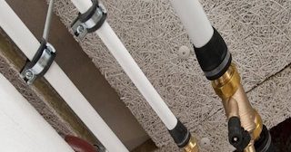 Замена труб водоснабжения в квартире: цена от 2079 руб. - СантехДомЖлк